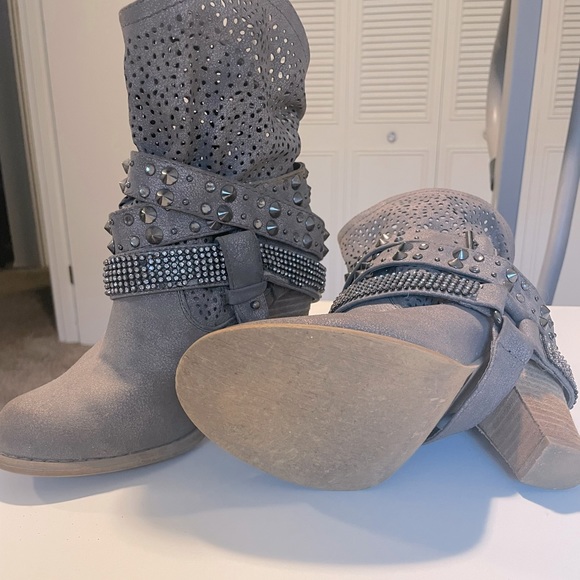 Not Rated Booties Size 6 - Picture 2 of 4